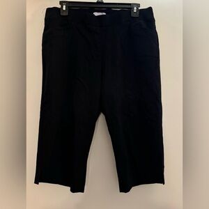 Women’s black casual capris